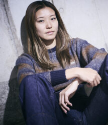 The photo of Takahashi sitting on the floor grasping her knees