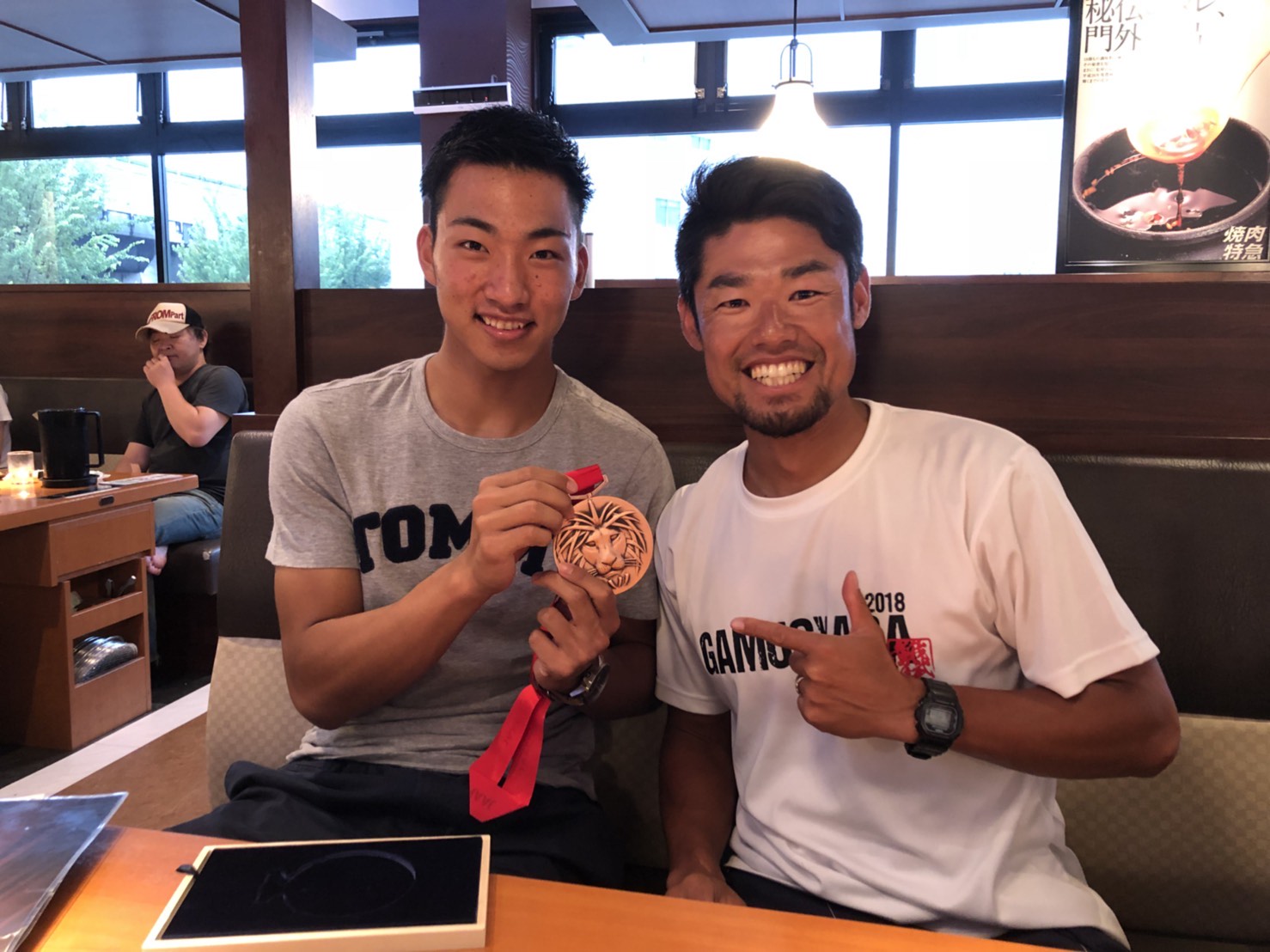 The photo of Maruyama with his bronze medal at a restaurant with Mr. Haruna